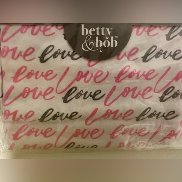 NEW Betty & Bob 2pc Hat and Swaddle Blanket 30in. X 40in Set Pink Love - Picture 2 of 7